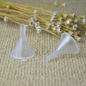 Juego de embudos pequeños de plástico Yebang para dispensar perfume, tamaño convencional, moldeado por inyección - Product Image 1