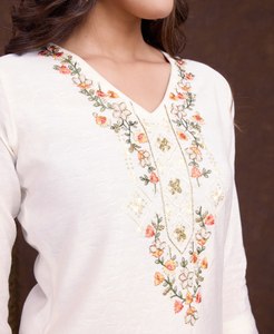 Robe traditionnelle indienne en viscose Offwhite brodée, séchage rapide, style pakistanais, Kurta, pantalon tulipe, dupatta, vêtements de fête en coton - Product Image 5