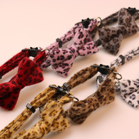 Collier pour animaux de compagnie imprimé léopard, nœud en peluche, clochette, doux, mignon, réglable, boucle de sécurité, accessoires pour chatons et petits chiens
