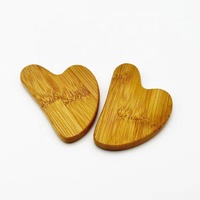 Planche de Gua Sha en bambou en forme de cœur anti-cellulite faite à la main, logo personnalisé, bois de hêtre, outil de soin du visage Gua Sha, mini Gua Sha en bois