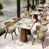 Ensemble de meubles de restaurant commercial en bois massif minimaliste, table et chaises de forme rectangulaire pour la restauration