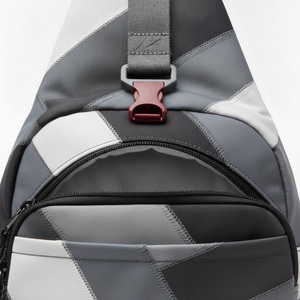 Sac bandoulière en toile recyclée pour pickleball, tennis et padel, avec compartiment pour 1 raquette, personnalisable avec logo, vente en gros - Product Image 4