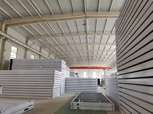Maison préfabriquée en forme de X facile à installer de 20 pieds Hôtel temporaire mobile Maison de conteneur pliante robuste et durable