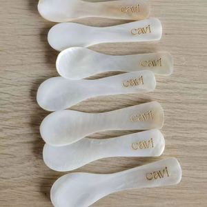 Cuillère à Caviar en Nacre Naturelle 7-9 cm avec Logo Personnalisé Exquis pour Café et Crème Glacée – Offre Spéciale - Product Image 1