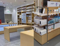 Présentoir de téléphone portable personnalisé, boîtier d'affichage moderne avec design de comptoir de magasin