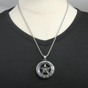 Colgante de acero inoxidable con forma de flor y números romanos para hombre y mujer, collar de moda 280743 - Product Image 3