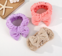 Juego de toallas de baño de terciopelo coral Quiet Girl, que incluye sujetador de talla grande, falda de baño, banda para el pelo y toallas para secar el cabello, con logotipo, juego de toallas de baño personalizado