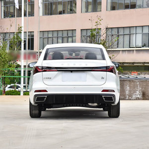 Precio de fábrica Roewe I5 Sedán LHD Manual FWD 1.5L Neumáticos R16 Cámara Trasera Luz Nueva Exportación Hecho en China Venta al por Mayor - Product Image 5