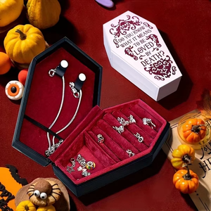 Boîte de rangement pour bijoux en velours imprimée sur mesure en forme de cercueil, style gothique, porte-bagues avec doublure douce pour Halloween - Product Image 1