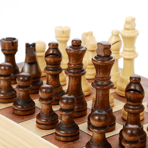 Set di scacchi magnetico pieghevole in legno da 34 pezzi gioco da tavolo da viaggio portatile per bambini Set di giochi da tavolo portatili - Product Image 5