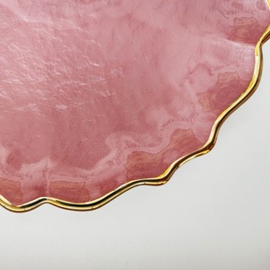 Design di lusso con forma smerlata e Set di lastre di vetro con bordo dorato per decorazione di nozze - Product Image 5