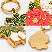 Porte-clés personnalisé en émail doux Porte-clés plante mignonne Breloques de jardinière Porte-clés en métal Alocasia en émail dur panaché Monstera Deliciosa
