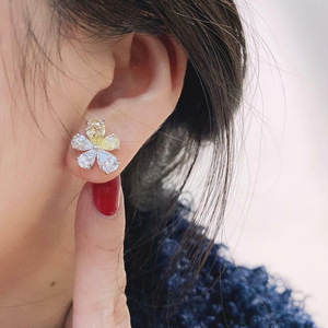 Orecchini a fiore bicolore da donna, accessori per l'orecchio semplici e alla moda per l'uso quotidiano - Product Image 5