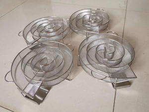 مولد دخان دائري من الفولاذ المقاوم للصدأ للتدخين البارد في المدخن مع فرشاة وخطاف ، مناسب لشواية التدخين البارد - Product Image 6