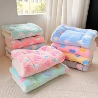 Tapis de couchage pour animaux de compagnie en flanelle épaisse et daim, avec logo personnalisé, bords surpiqués, anti-boulochage, rembourrage en coton, toutes saisons, usage domestique, vente en gros