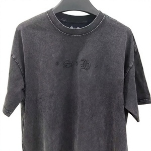เสื้อยืดโอเวอร์ไซส์สีดำผ้าคอตตอนเนื้อหนัก 250gsm แบบวินเทจ ทอแน่น ซักแล้ว ทรงหลวม สไตล์ย้อมสีแบบแอซิดวอช ปักลายพร้อมโลโก้ตามสั่ง - Product Image 2