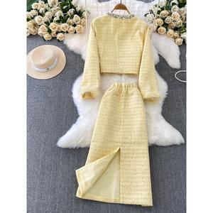 Toptan kış 2026 yeni moda ve şıklık, zarif tüylü kollu pullu tüvit sade kaban uzun etek kadın takımı - Product Image 5