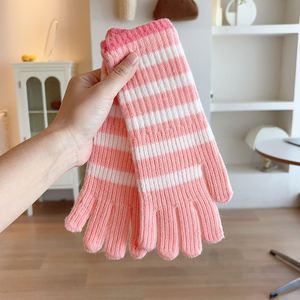 Dongdaemun ถุงมือถักสำหรับผู้หญิง, ถุงมือขนสัตว์ถักกันหนาวเปิดนิ้วลายทางยาวห้านิ้ว - Product Image 6