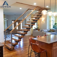 Escalier à poutres carrées moderne et durable avec garde-corps en verre pour la décoration intérieure d'appartement