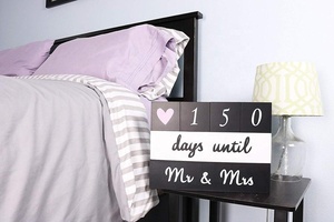 Calendario de escritorio de bloque de madera de Adviento de cuenta regresiva de boda personalizada - Product Image 4