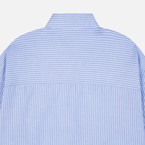 เสื้อเชิ้ตอ็อกซ์ฟอร์ดสีน้ำเงินเข้มทรงปกติ ดีไซน์อเนกประสงค์ในโทนสีน้ำเงินเด่นชื่อเสียง พร้อมโลโก้หนังนูนและลายปักด้านหลัง - Product Image 5