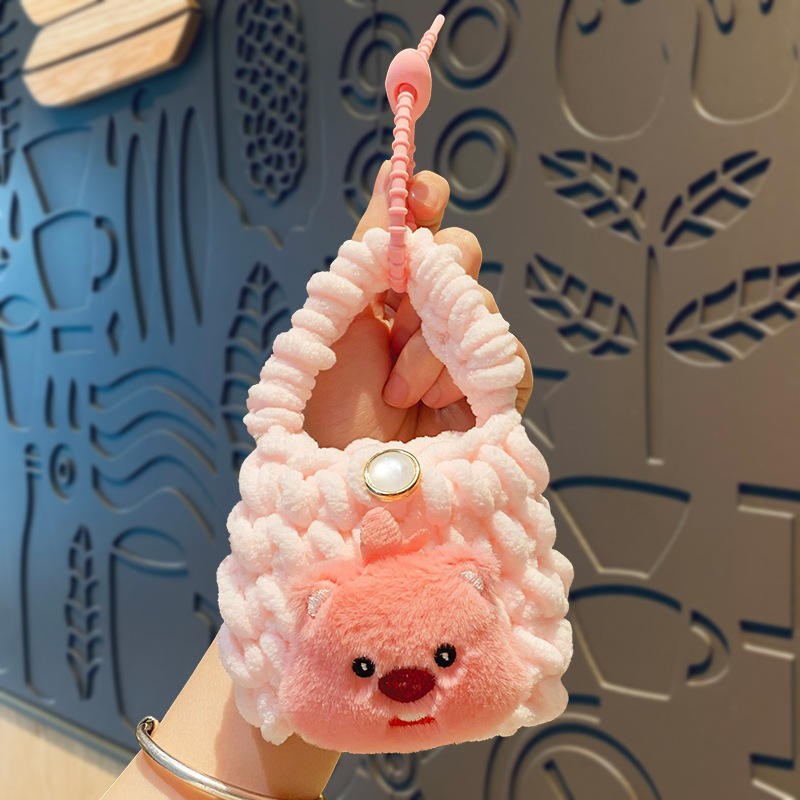 Knitted earphone case - beaver head