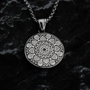 Collier pendentif en acier inoxydable pour hommes, motif floral, design géométrique, cadeau pour assortir aux vêtements - Product Image 3