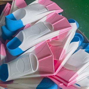 Palmes de natation pour enfants en silicone souple de bonne qualité, durables et confortables, pour une natation sûre et amusante. - Product Image 4