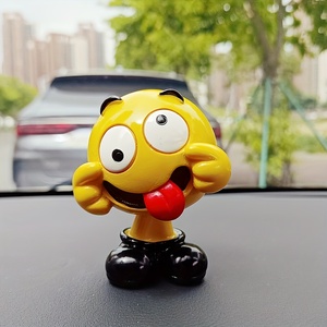 Decoración de escultura de escritorio con adorno de muñeco Bobblehead para coche, decoración divertida para Salpicadero con diseño juguetón y cara expresiva - Product Image 6