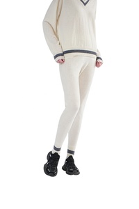 <span class=keywords><strong>Pantaloni</strong></span> slim da donna <span class=keywords><strong>in</strong></span> puro cashmere bianco lavorato a <span class=keywords><strong>maglia</strong></span> dal design basic - Product Image 4