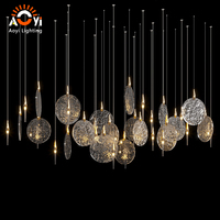 Lustre en verre texturé en forme de disque lunaire avec support de lampe conique en laiton pour escalier en colimaçon et hall de villa de luxe Naturel
