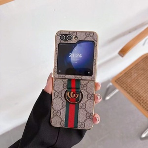 <span class=keywords><strong>Coque</strong></span> de téléphone <span class=keywords><strong>avec</strong></span> logo de style designer de luxe <span class=keywords><strong>avec</strong></span> étui de support pour <span class=keywords><strong>Samsung</strong></span> Z Flip 3 4 5 <span class=keywords><strong>coque</strong></span> de protection pour téléphone portable de marque - Product Image 3