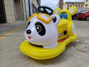 Coche de Choque Eléctrico Infantil de Plástico con Diseño de Panda Rojo para Exteriores, Equipo de Atracción - Product Image 4