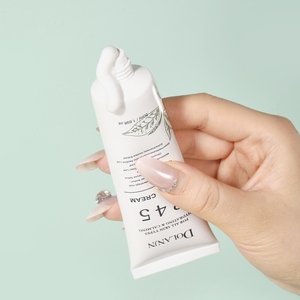 <span class=keywords><strong>Crema</strong></span> <span class=keywords><strong>Viso</strong></span> Lenitiva con Centella Asiatica e Ceramidi 50ml, Idratante Calmante per Pelle Sensibile, Anti-Arrossamento, Etichetta Privata OEM - Product Image 4