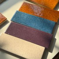 Carrelage mural en céramique écologique recyclé et réutilisé, fait main, avec glaçure texturée, coloré, pour les murs décoratifs intérieurs des maisons d'hôtes et des restaurants
