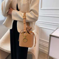Nouveau 2024 Sac Seau Rétro Tendance pour Femme, Sac Bandoulière Polyvalent à une Épaule, Petit Sac Carré à Main