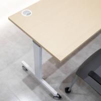 Table de formation pliante amovible et durable moderne avec dessus en bois et cadre en métal pour une utilisation commerciale au bureau