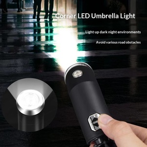 Parapluie pliant professionnel à 10 baleines, pliable en trois sections, avec lampe torche LED intégrée, protection solaire et poignée en caoutchouc noir - Product Image 4