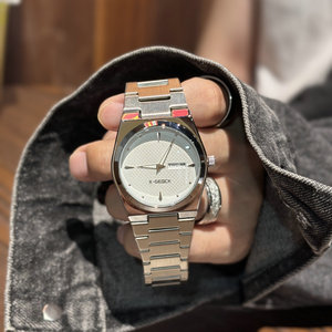 Élégante montre vintage à quartz avec bracelet cuir (Défectueux) à
