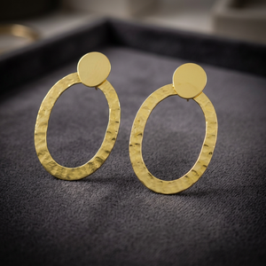 Boucles d'oreilles créoles unisexes en laiton plaqué or faites à la main, motif géométrique et croix vintage tendance, incrustées de diamants, pour mariages et soirées - Product Image 3
