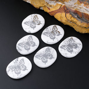 <span class=keywords><strong>Prix</strong></span> usine pierre précieuse howlite blanche pierre papillon motif de transfert UV pierre totem - Product Image 3