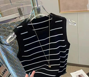 Summer New Sweater Literary Retro Women's Casual Pullover Small Vest Design Wholesale Short Length (Ne contient pas de collier) - Product Image 6