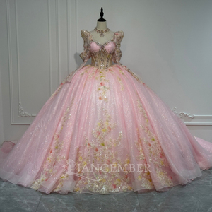XS278 Hermoso Vestido de Noche Rosa Hada con Mangas Largas y Cola para Quinceañeras - Product Image 1