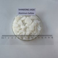 Sulfate d'aluminium en flocons de qualité industrielle Shandong Jiada 17% certifié ISO9001 pour le traitement de l'eau et la fabrication de papier, origine Shandong