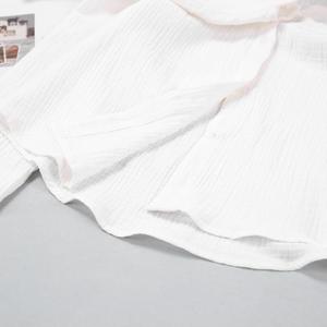 Completo Estivo Bianco a Maniche Lunghe con Pantaloncini in Garza a Doppio Strato per Donna, Ideale per Casa e Aria Condizionata - Product Image 3