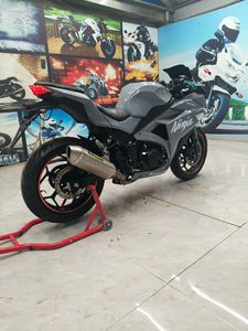 Moto sportive <span class=keywords><strong>Kawasaki</strong></span> <span class=keywords><strong>Ninja</strong></span> 400cc - Product Image 5