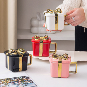 Mug en céramique de style européen avec anse plaquée or, tasse à café et tasse à petit-déjeuner avec couvercle - Product Image 3