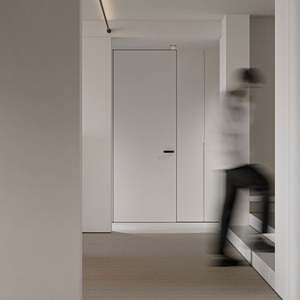 Puerta Interior Oculta Insonorizada Blanca de Madera Maciza con Construcción de Puerta Invisible Sin Marco Personalizada - Product Image 2