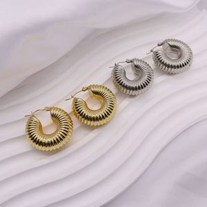 Boucles d'oreilles créoles tendance en acier inoxydable 304 plaqué PVD de haute qualité pour la vente en gros - Product Image 2