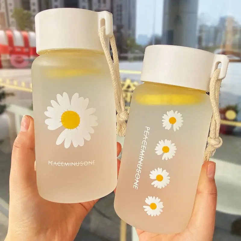 Creative 480ml Small Daisy Transparent Plastic Water Bottles BPA Free Frosted Water Bottle With Portable Rope Travel Tea Cup